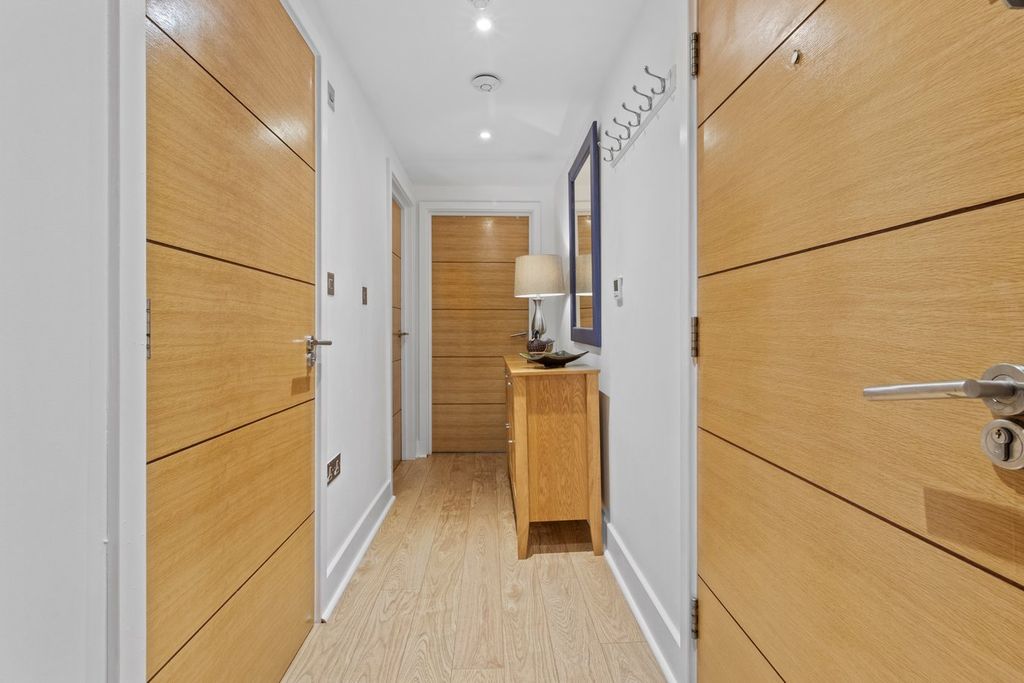 Additional image 8 of 2 bed flat for saleCompton Street, Eastbourne BN21