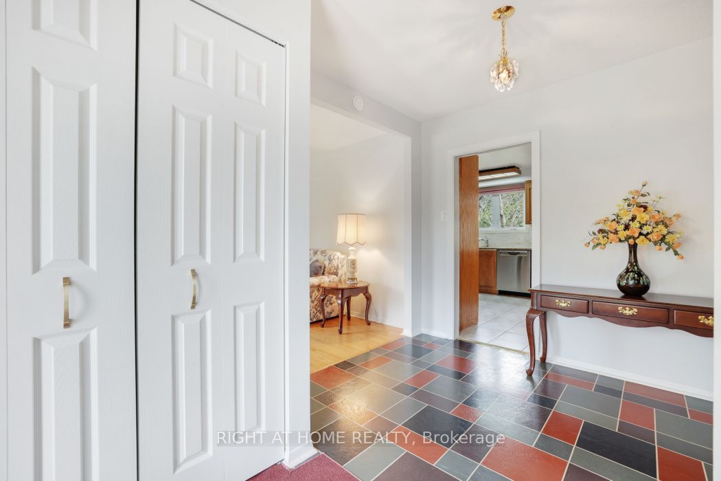 Additional image 3 of 16 Lambert Drive, Ottawa, ON, K2H 5Y4