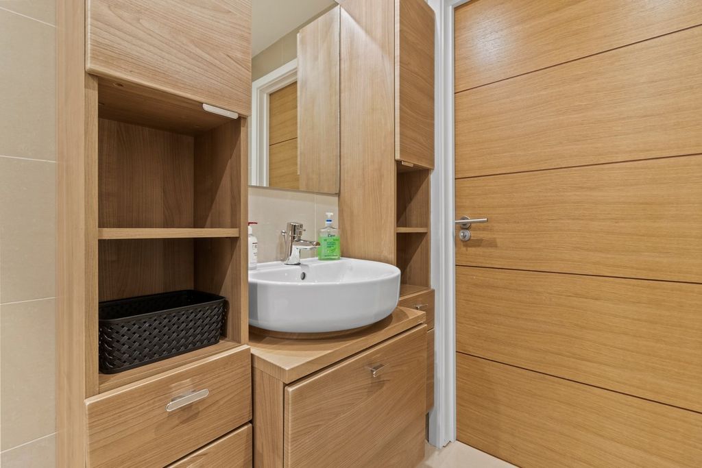 Additional image 15 of 2 bed flat for saleCompton Street, Eastbourne BN21