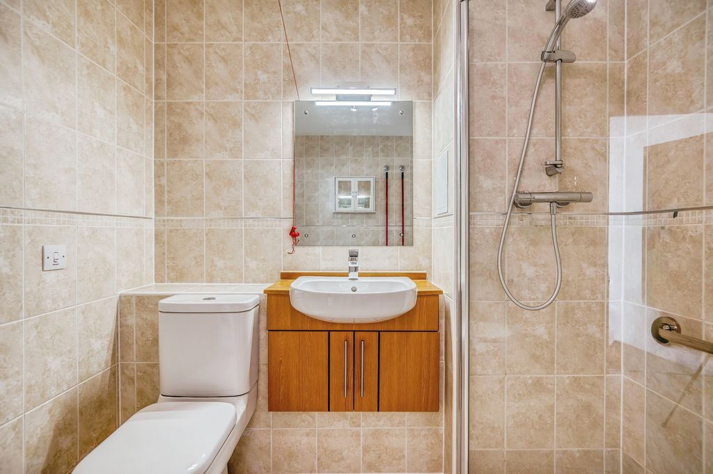 Additional image 16 of 2 bed flat for saleWhite Lion Street, Tenby SA70
