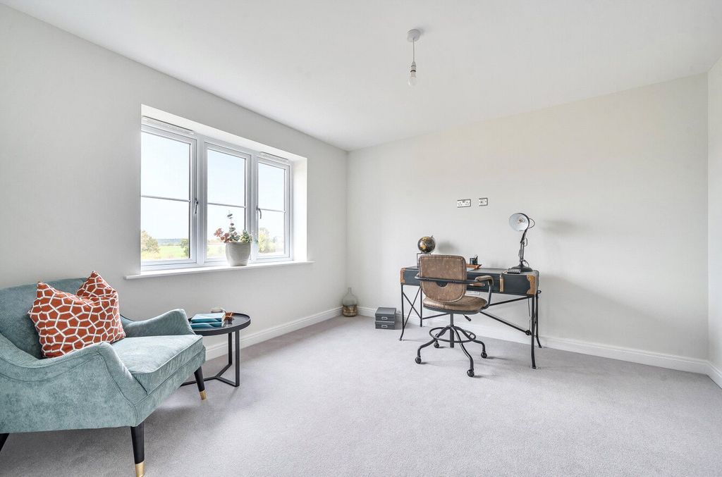 Additional image 5 of 4 bed detached house for saleShepherds Ridge, Mortimer Common, Reading, Berkshire RG7