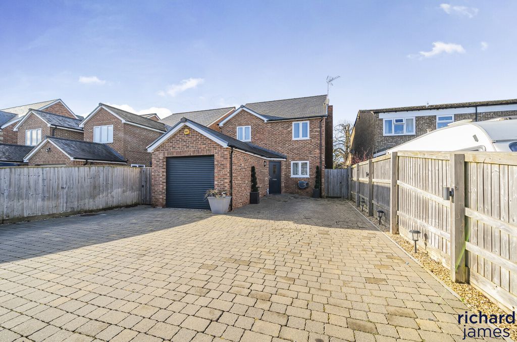 4 bed detached house for salePeartree Close, Purton, Swindon, Purton SN5
