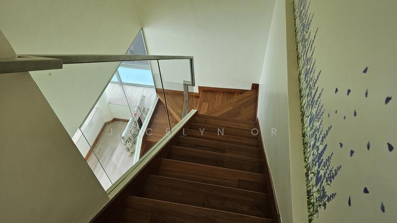 Additional image 10 of 12 Loyang Besar Close