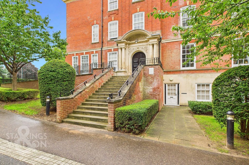 2 bed flat for saleThomas Wyatt Close, Norwich NR2