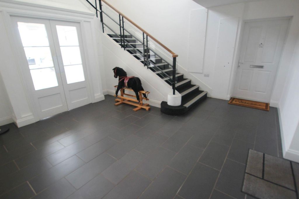 Additional image 4 of 2 bed flat for saleRobertson Drive, Lanark ML11