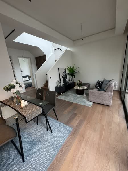 10 Evelyn Road photo 2