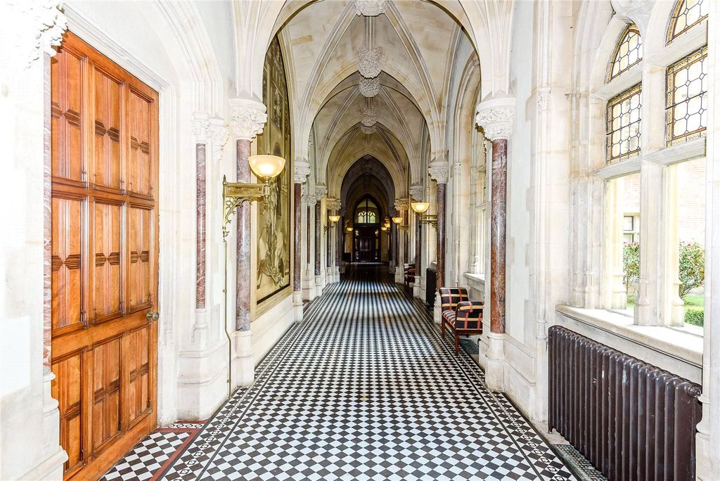 Additional image 11 of 4 bed flat for saleWyfold Court, Kingwood, Henley-On-Thames, Oxfordshire RG9