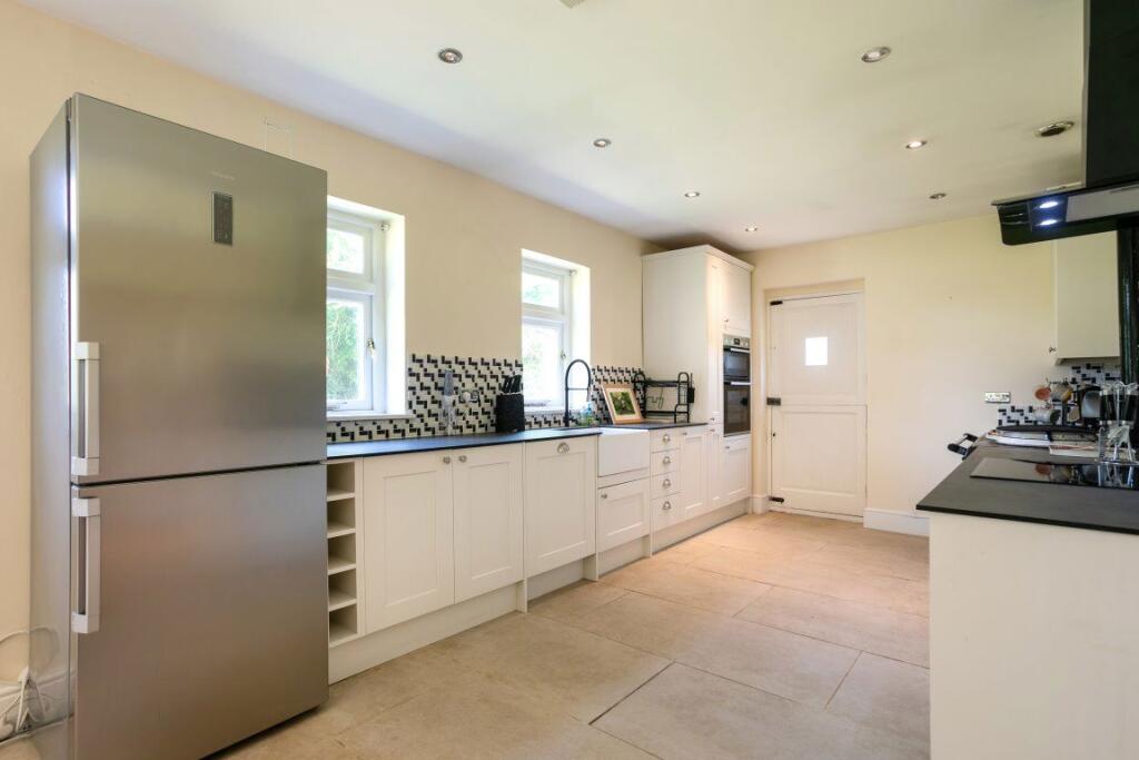 Dodford, Nr Bromsgrove, B61 - SHORT LET photo 4
