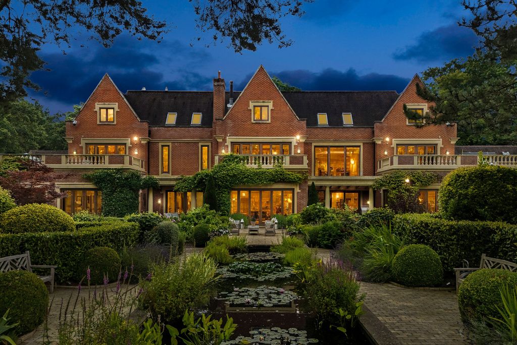 8 bed detached house for saleEast Road, St George's Hill KT13