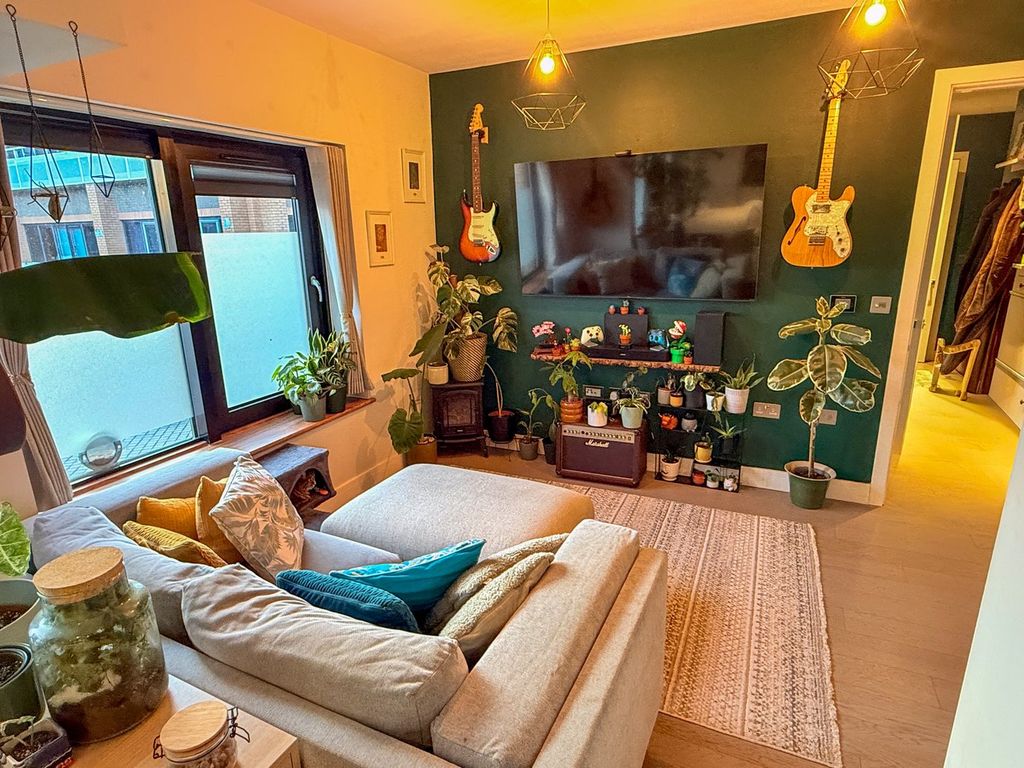 Additional image 6 of 1 bed flat for saleOverbridge Square, Newbury, Newbury RG14