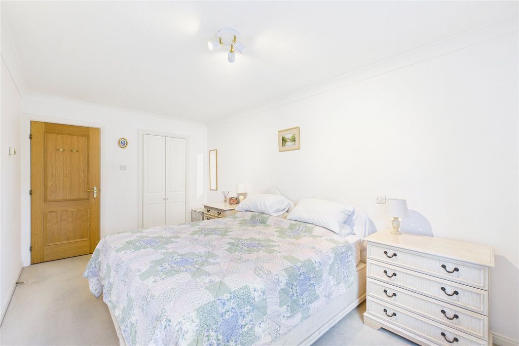 Additional image 8 of 3 bed flat for saleMontague Close, Wokingham, Berkshire RG40