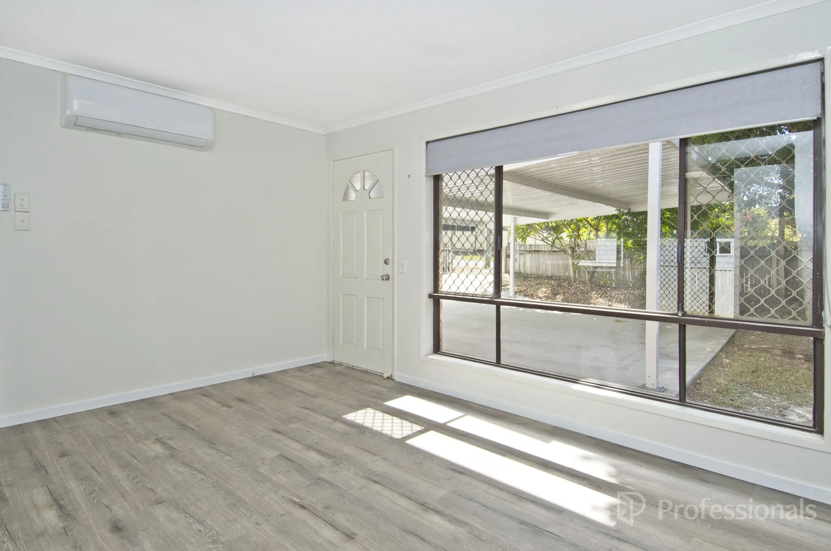 7 Sunscape Drive, Eagleby QLD 4207 photo 3