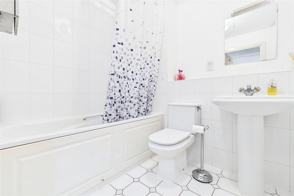 Additional image 10 of 3 bed flat for saleMontague Close, Wokingham, Berkshire RG40