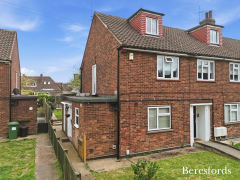 Roseberry Gardens, Upminster RM14