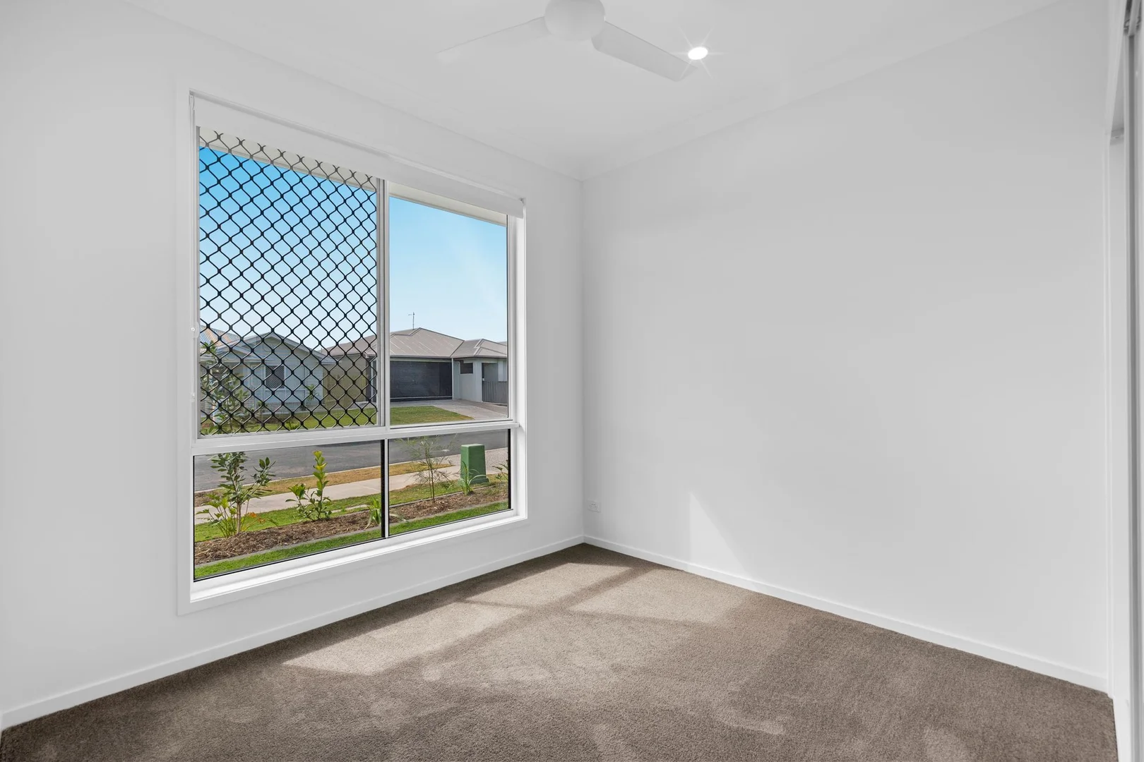 79 Liverpool Circuit, Yarrabilba QLD 4207 photo 5
