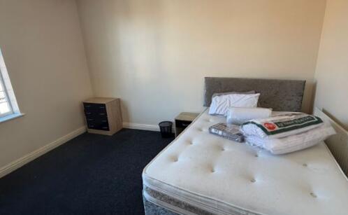 3 Bed House Share photo 4