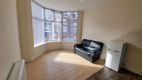 Curzon Avenue M14