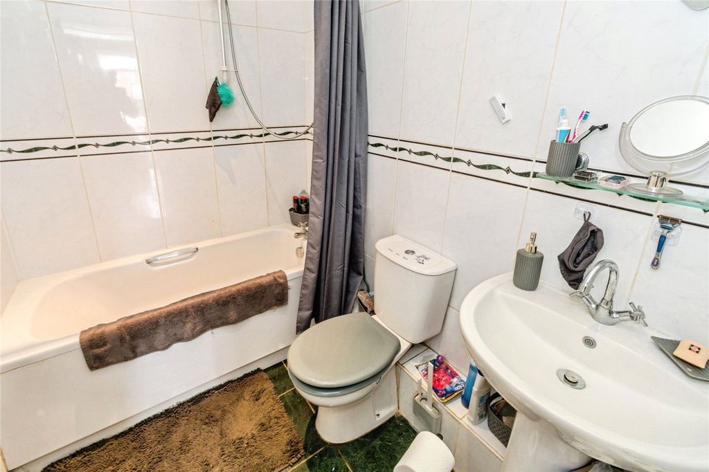 Additional image 6 of 4 bed flat for salePark Road, Freemantle, Southampton, Hampshire SO15