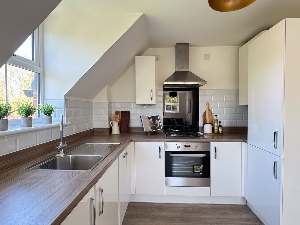 Additional image 4 of 2 bed flat for saleHutton Close, Newbury RG14