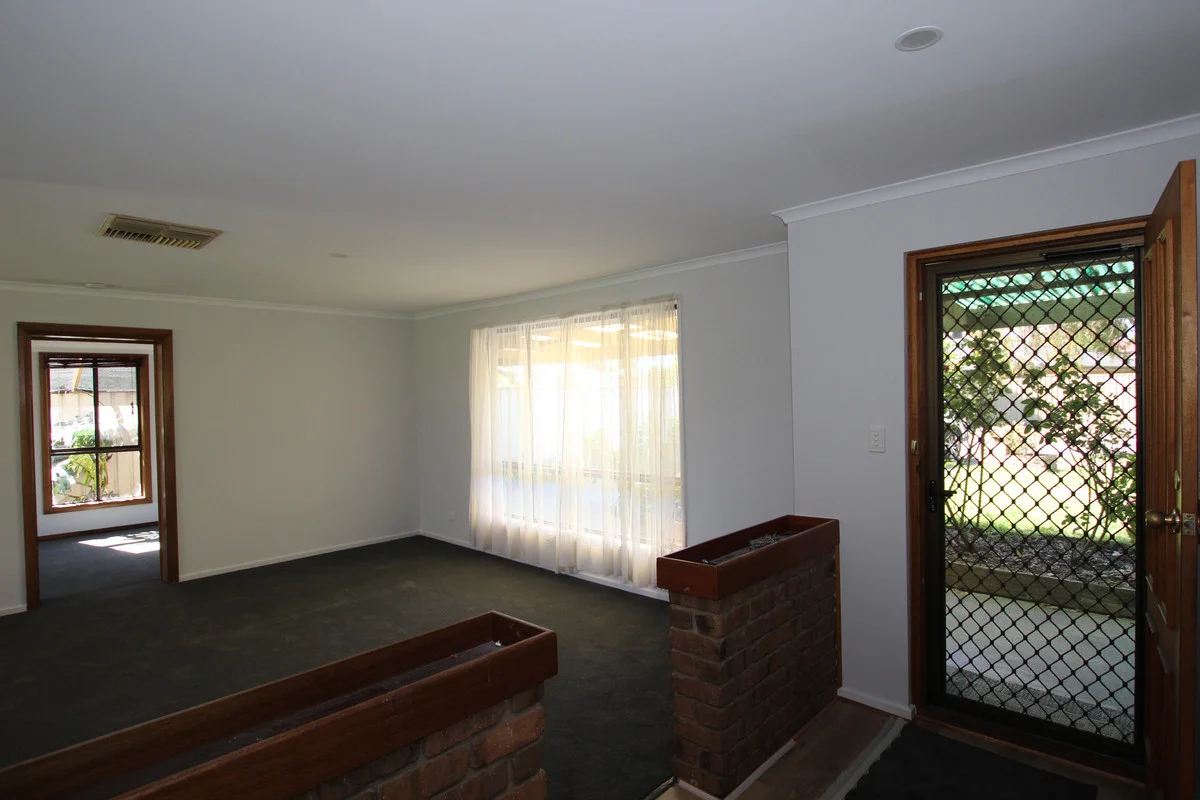 3 Hendrix Crescent, Woodcroft SA 5162 photo 3