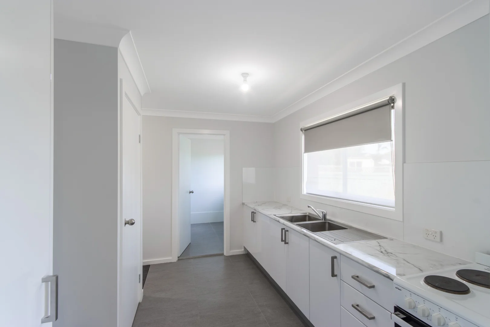10 Albatross Road, Berkeley Vale NSW 2261 photo 4