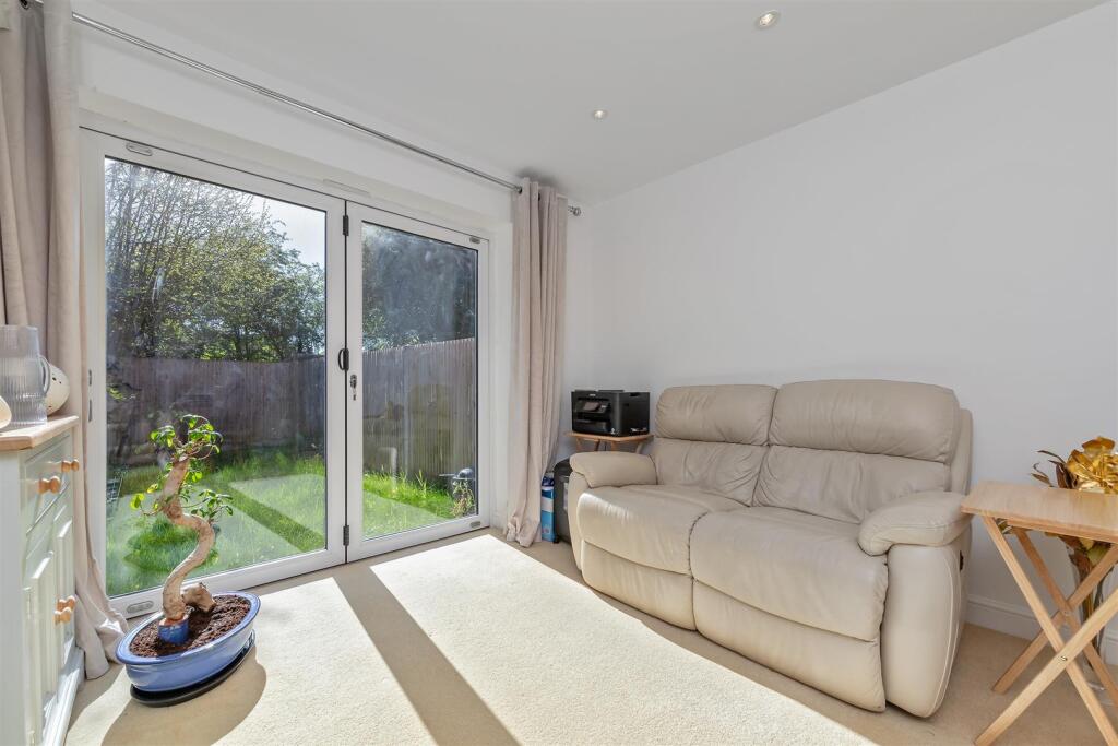 Wilstone Drive, Jersey Farm, St Albans photo 3