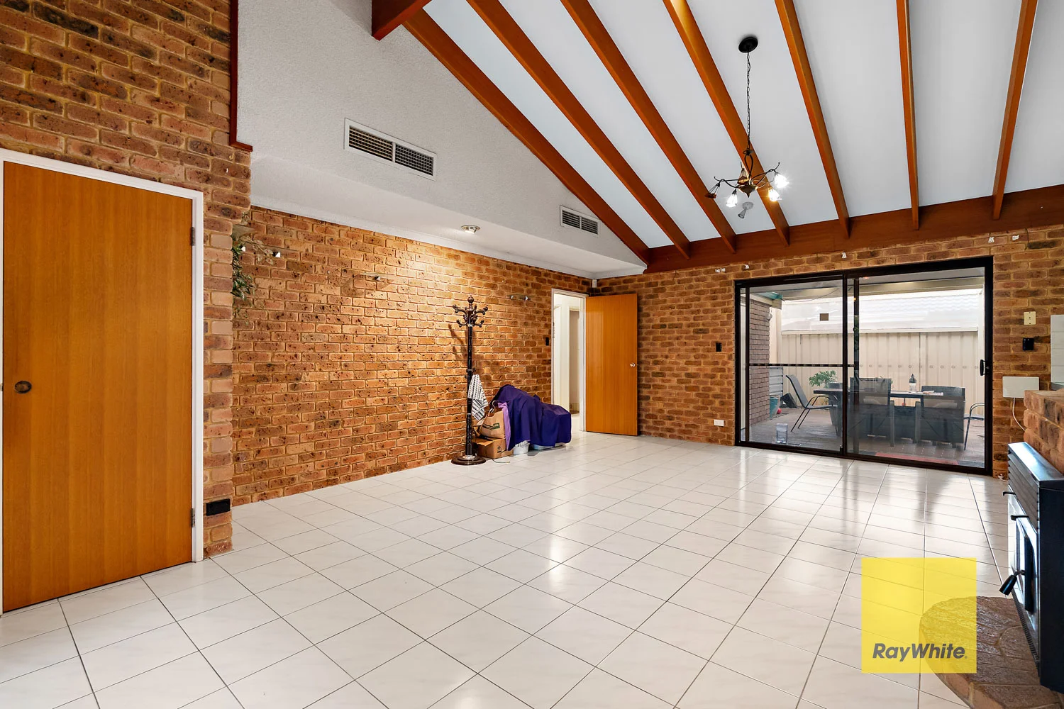 Additional image 3 of 6 Crest Court, Thornlie WA 6108