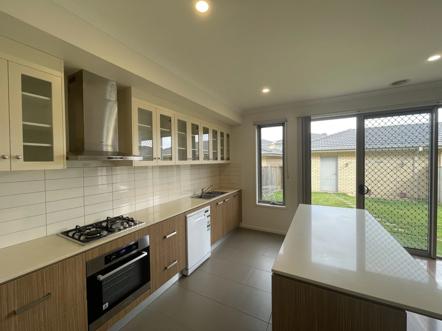 32 Broadbeach Circuit, Point Cook VIC 3030 photo 3