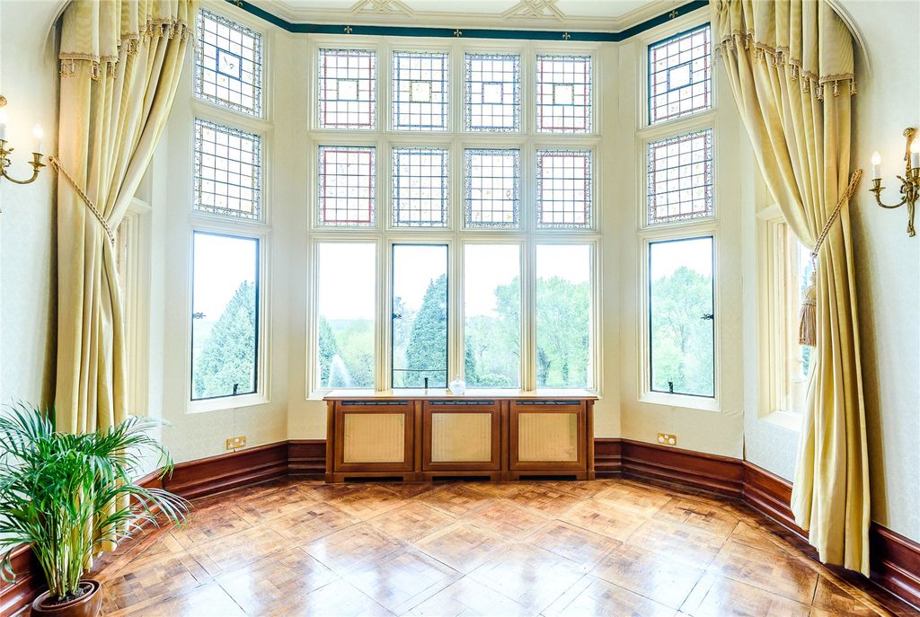 Additional image 7 of 4 bed flat for saleWyfold Court, Kingwood, Henley-On-Thames, Oxfordshire RG9