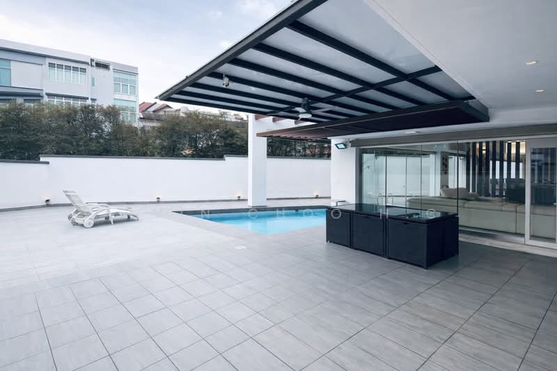 Fully Renovated Rare Freehold Corner Landed @ Sembawang | Near MRT Train Stations & Shopping Malls