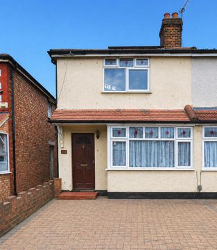 Wood End Gardens, Northolt UB5, Studio to rent