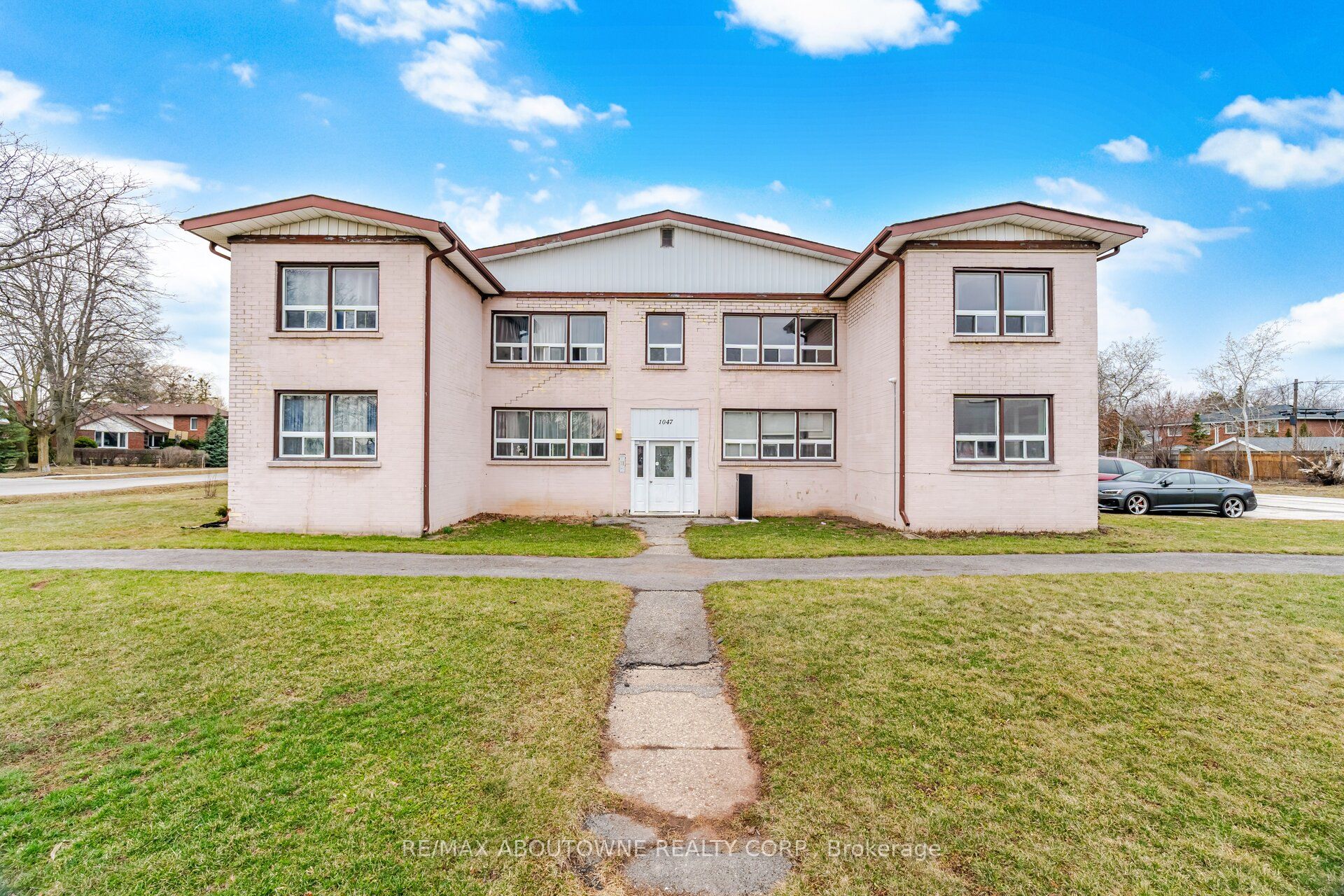 5-1047 Churchill Avenue E, Oakville, ON, L6H 2A7