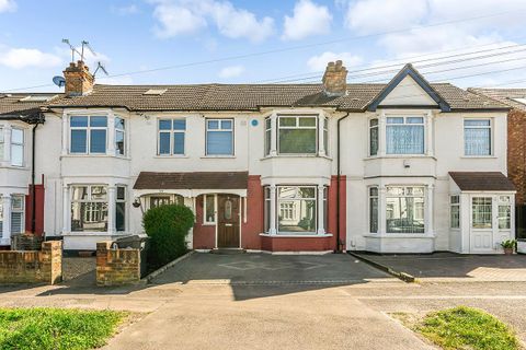 Marmion Avenue, Chingford E4