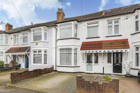 Middleton Avenue, Chingford E4