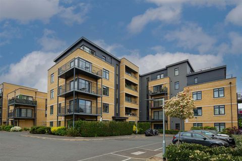 Fairbanks House, Samuelson Place, Isleworth TW7