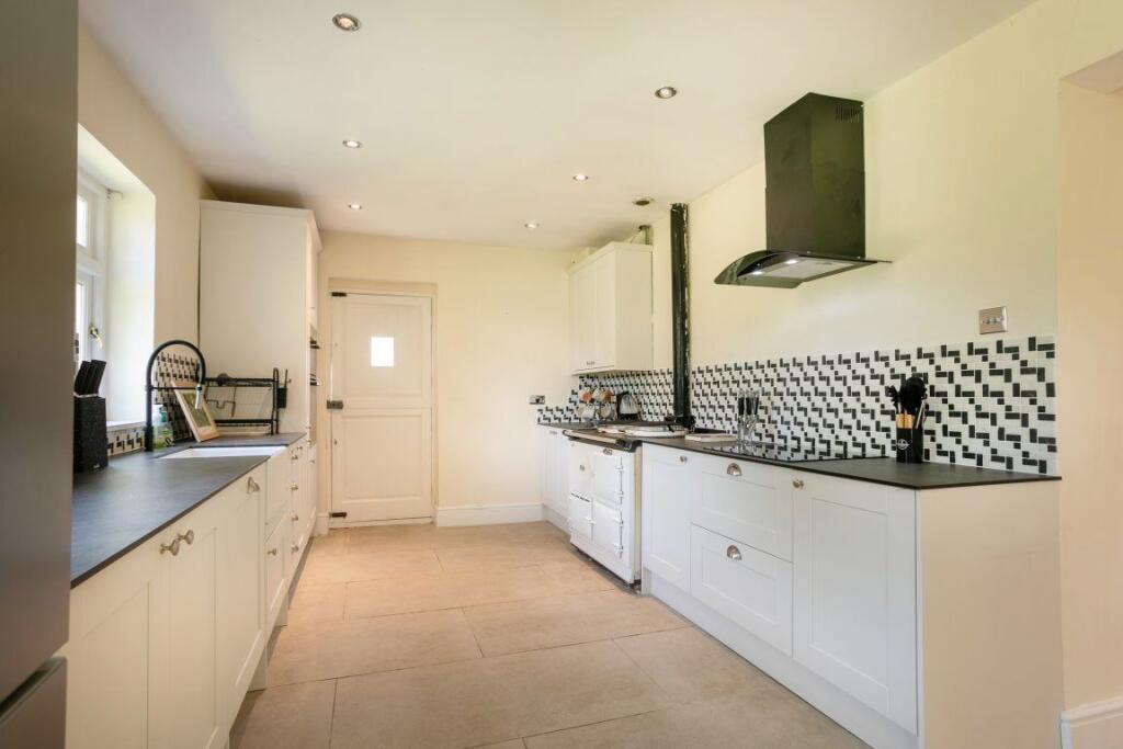 Dodford, Nr Bromsgrove, B61 - SHORT LET photo 5