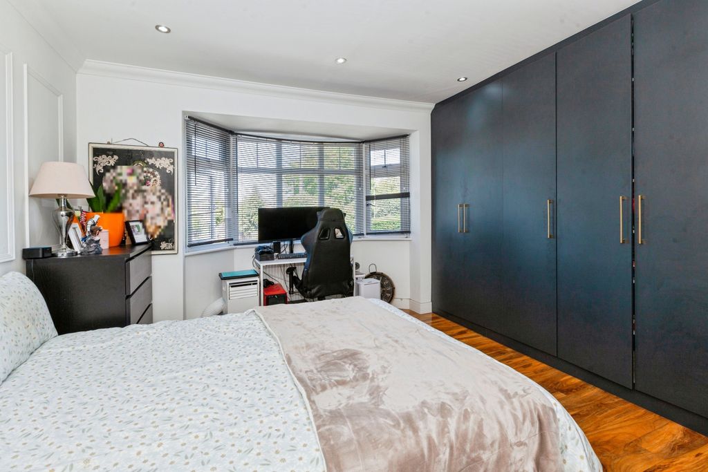 Additional image 11 of 4 bed detached house for saleBath Road, Maidenhead SL6