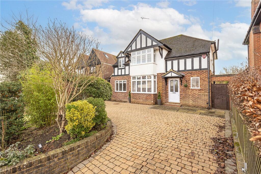 Station Road, Harpenden, AL5
