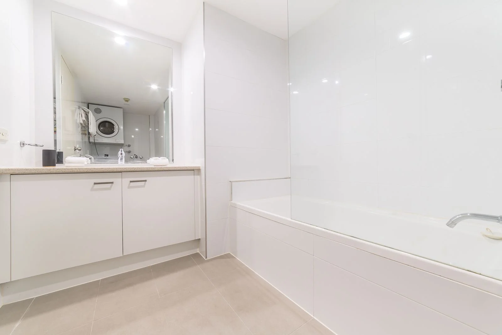 Additional image 11 of ID:21174057/10 Marine Parade, Southport QLD 4215