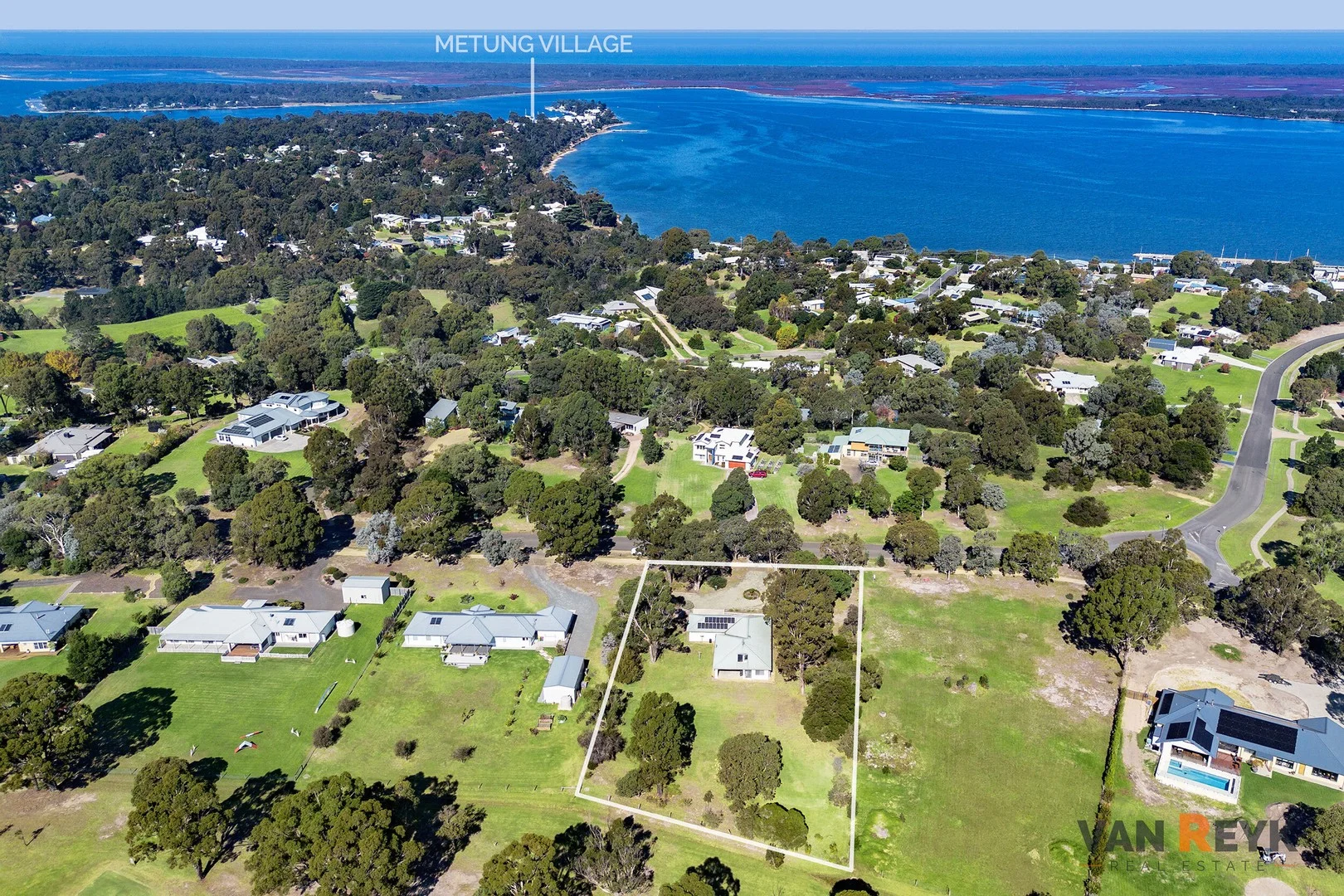 60 Kings Cove Boulevard, Metung VIC 3904
