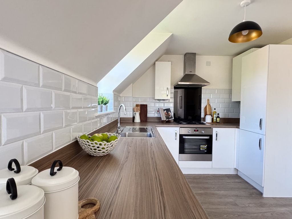 Additional image 7 of 2 bed flat for saleHutton Close, Newbury RG14