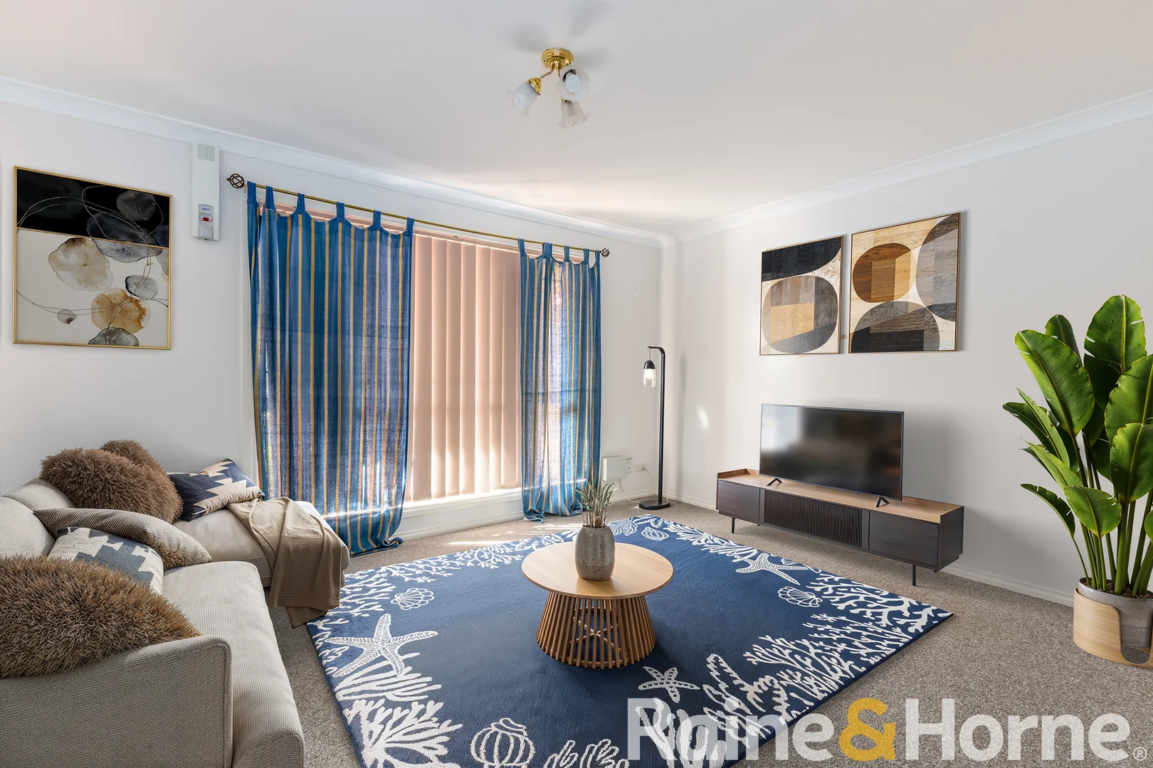 2/6-8 Sturt Circle, Dubbo NSW 2830 photo 2