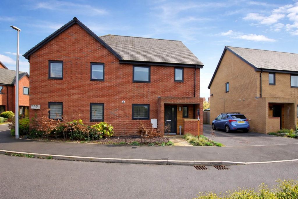3 bed semi-detached house for saleFox Avenue, Yatton, Bristol BS49