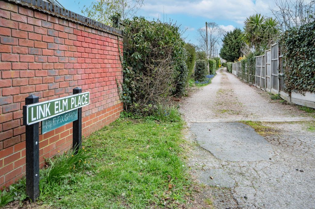 Additional image 2 of 3 bed bungalow for saleLink Elm Place, Malvern, Worcestershire WR14