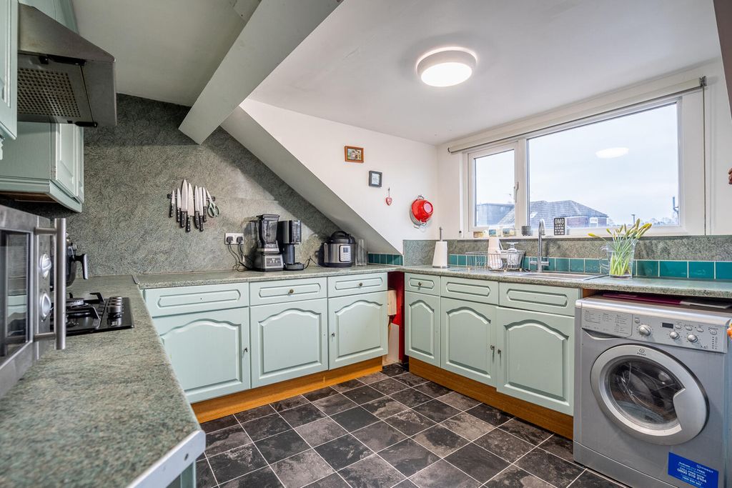 2 bed flat for saleMillfield Lane, York YO10 photo 2