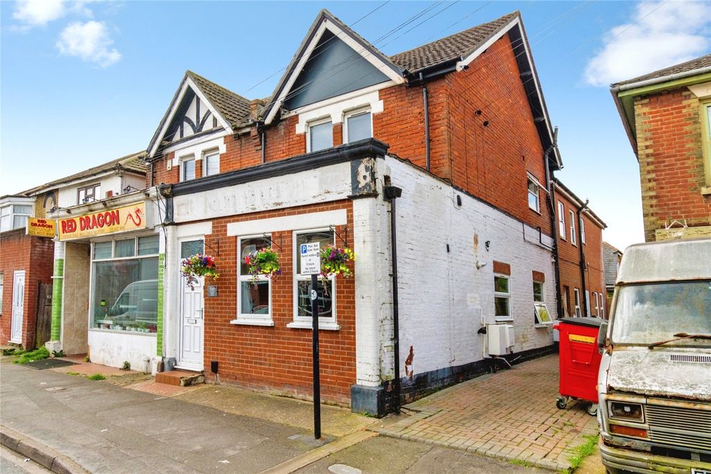 4 bed flat for salePark Road, Freemantle, Southampton, Hampshire SO15
