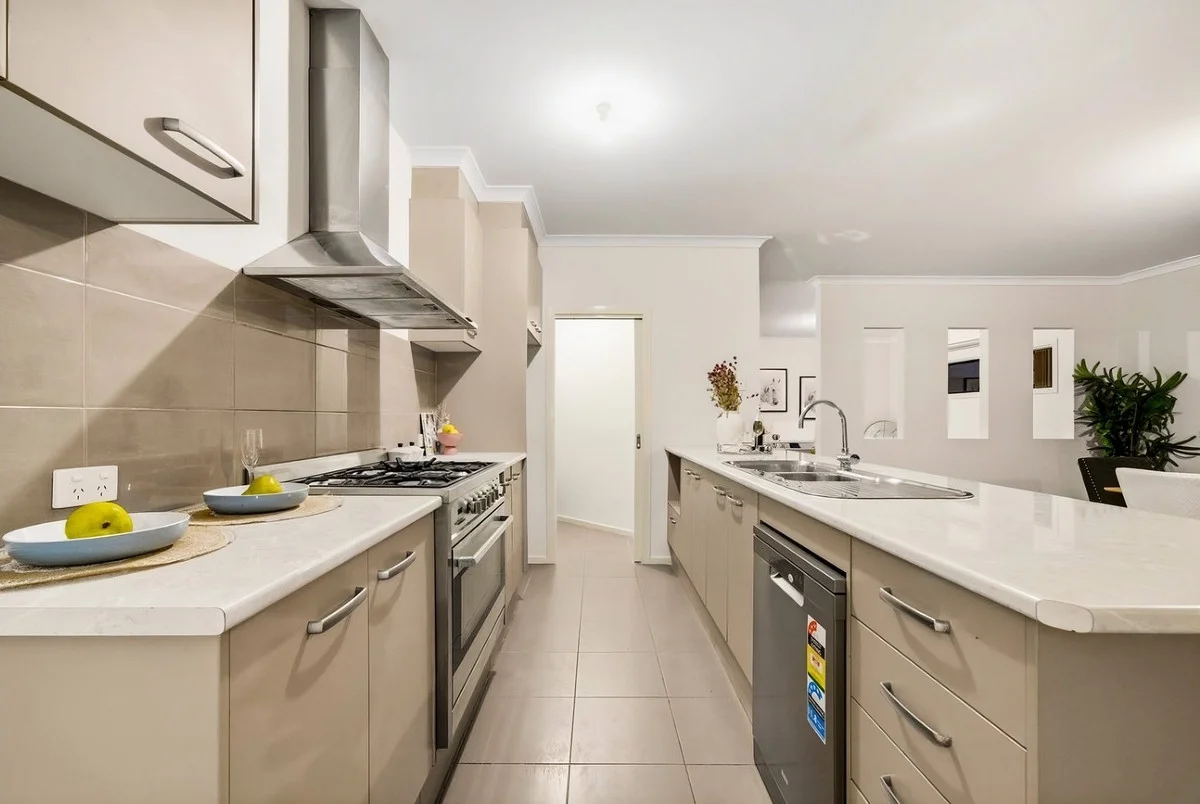 4 Kingbird Avenue, Tarneit VIC 3029 photo 3