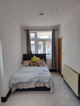 Edgehill Road, Mitcham CR4, Studio to rent