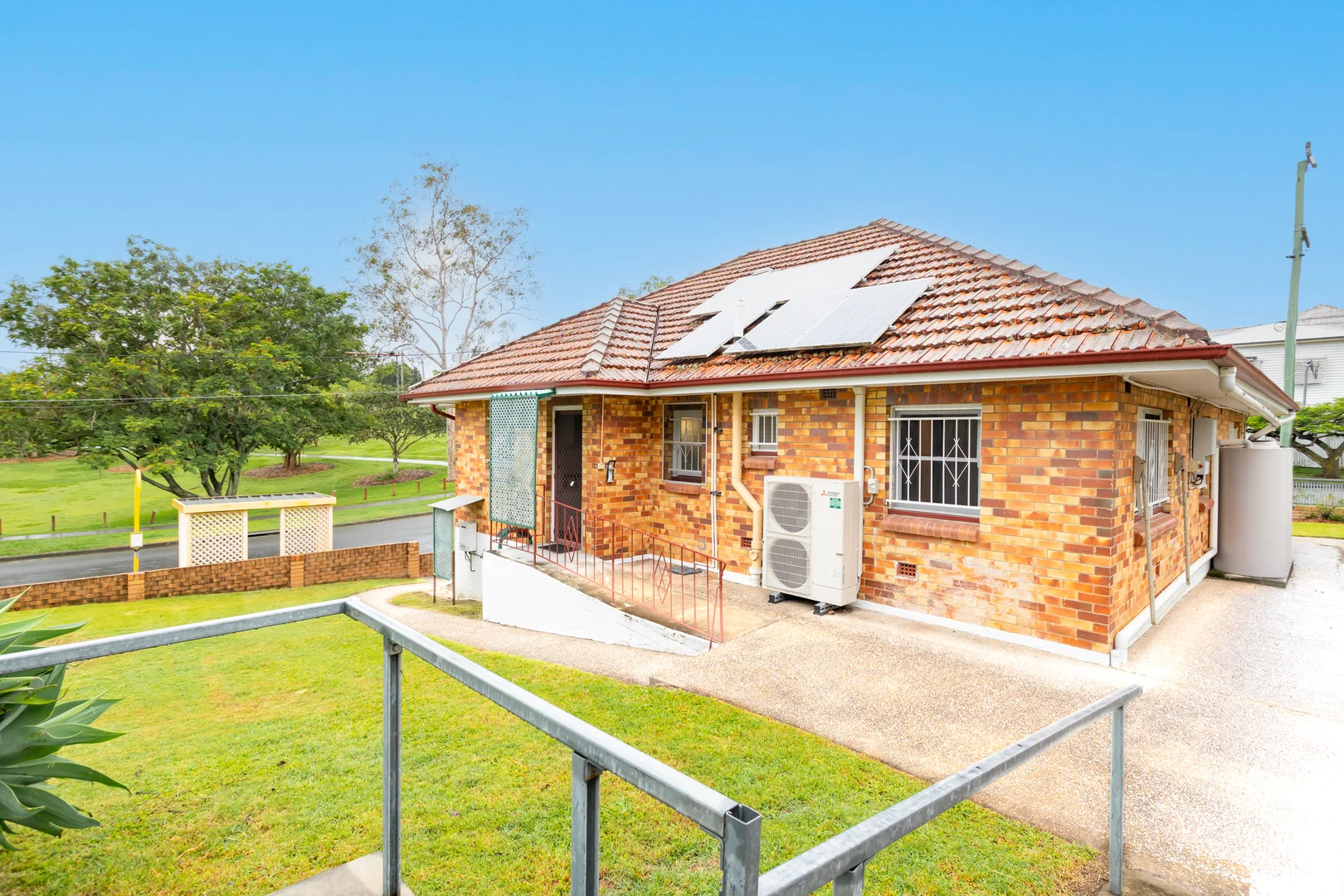 73 Perth Street, Camp Hill QLD 4152 photo 3