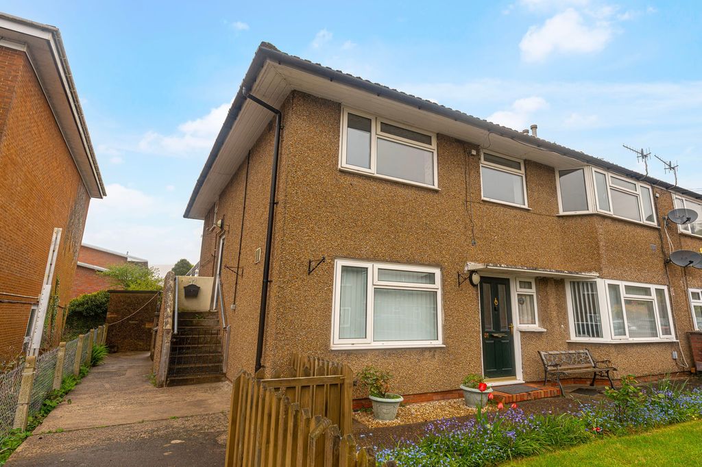 2 bed flat for saleWaunfawr Gardens, Cross Keys NP11